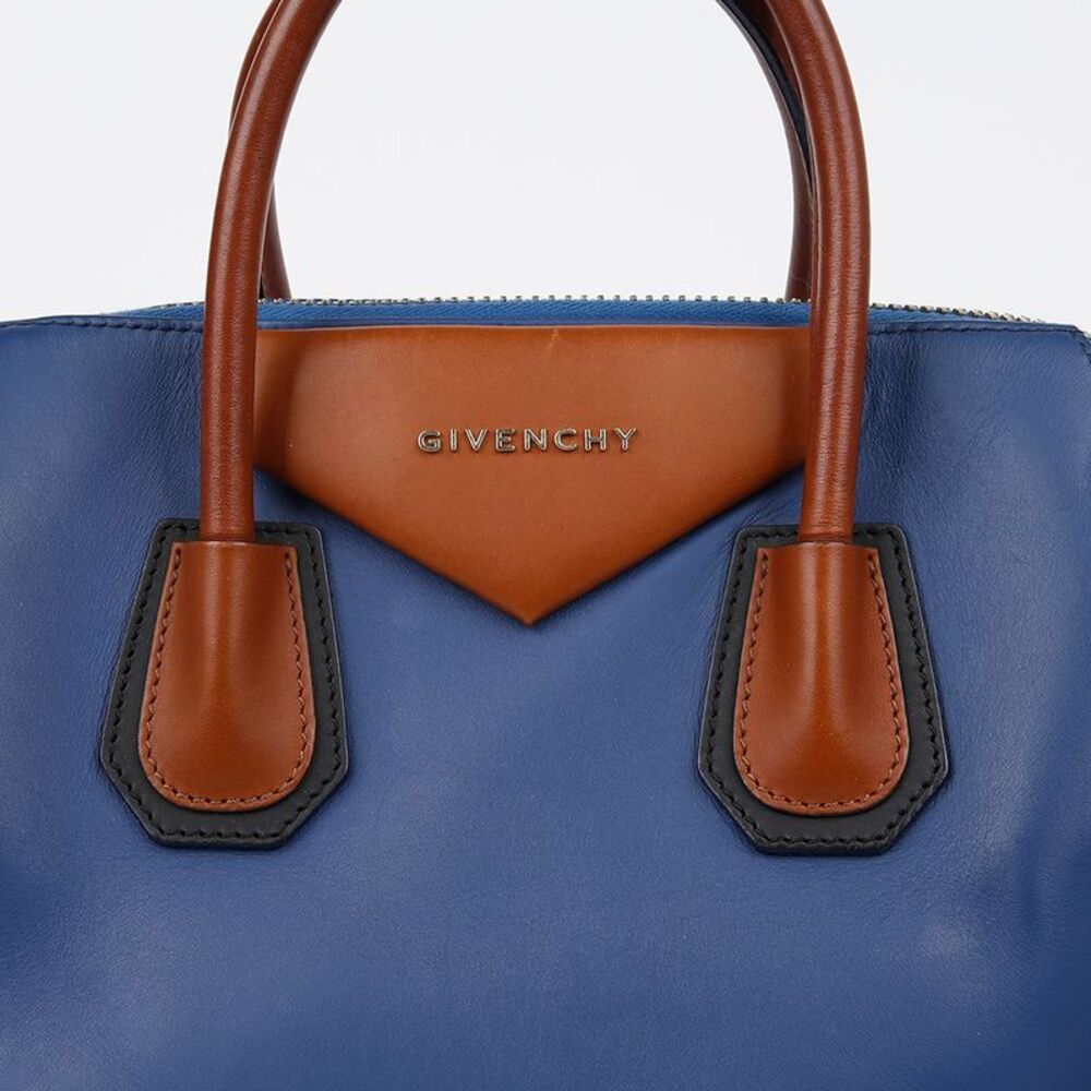 Antigona Medium Tote Shoulder Bag - Picture 3 of 10